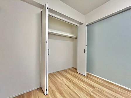 家電やスーツケース、ストック品など何でも片付く嬉しい空間です。