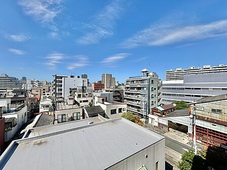 陽当たり・通風・開放感に恵まれた環境です。