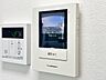 設備：誰が来てもわかる様にモニター付きインターホンを設置。