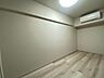 子供部屋：清かで艶やかな時間をもたらしてくれる室内です。