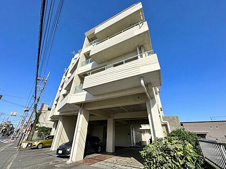 飽きのこないシンプルモダンな外観です。