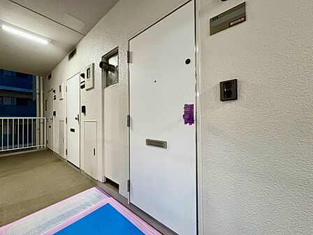 清潔感のある落ち着いた雰囲気の玄関です。