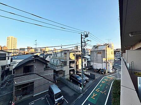 陽当たり・通風・開放感に恵まれた環境です。