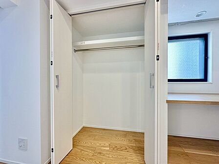 家電やスーツケース、ストック品など何でも片付く嬉しい空間です。