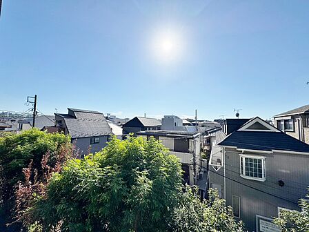 陽当たり・通風・開放感に恵まれた環境です。