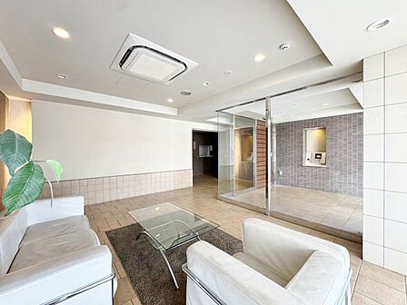 館内は静寂な中が保たれており、管理が行き届いている印象を受けました。