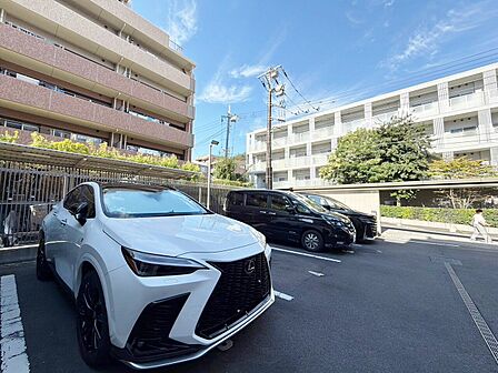 駐車スペースが嬉しいですね。※空き状況は都度ご確認下さい。