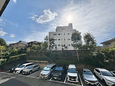 眺望や窓からの景色が良いと、家で過ごす時間も快適です。
