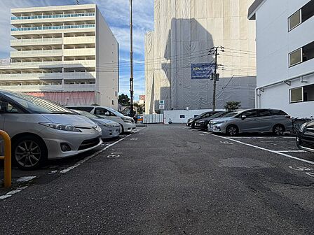 駐車スペースが嬉しいですね。※空き状況は都度ご確認下さい。