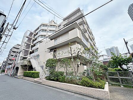 忙しく過ぎゆく日常を置き去るほど、ゆったりした時間が流れる住環境。