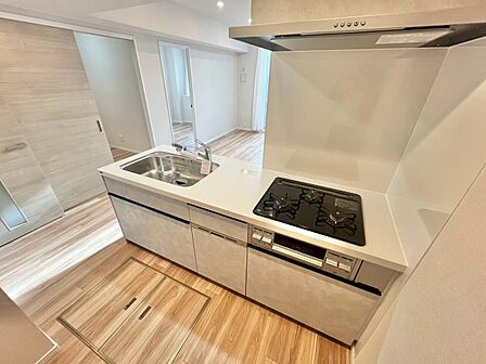 使いやすくスタイリッシュなキッチン空間になっております。※リフォーム施工例