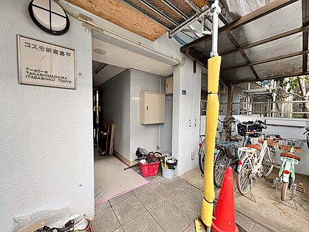 上質感漂う玄関アプローチです。
