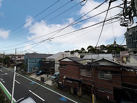陽当たり・通風・開放感に恵まれた環境です。