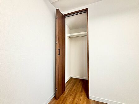 家電やスーツケース、ストック品など何でも片付く嬉しい空間です。