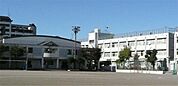 世田谷区立用賀中学校（867m）