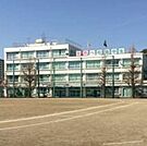 渋谷区立松濤中学校（549m）