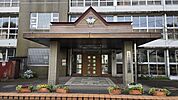 目黒区立目黒西中学校（848m）