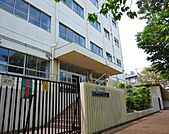 世田谷区立駒沢中学校（211m）