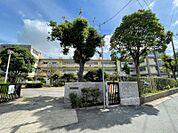 末広中学校まで　750m　徒歩約10分●校訓「叡智・心・健康」学校教育目標「知恵を磨き　心身ともに健康な　生徒の育成」5つの柱「挨拶　時間　清掃　歌声　読書」を実践します。