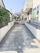 車種によりますがお車は2台駐車可能です！生活便利施設が徒歩圏内にあり便利な環境です◎