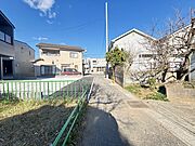 南東側公道幅員約2.5ｍ。