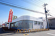 銀行「烏山信用金庫平松支店まで731m」