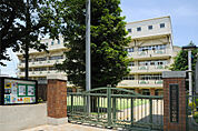 文京区立窪町小学校（539m）