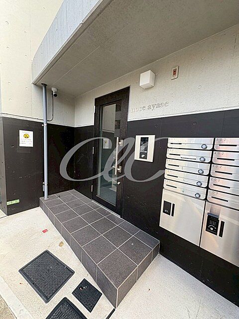 9 / 18