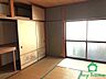 和室：【和室約8帖】収納力のある押入付き