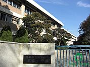 明石市立朝霧中学校(950m)