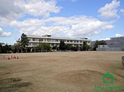 明石市立松が丘小学校(500m)