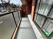 【日当たり良好なバルコニー】南向きバルコニーは洗濯物が良く乾きます。洗濯物たっぷり干せる広さ。