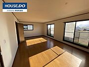 2階南側洋室前面が公園なので陽を遮るものがありません♪（2025年12月撮影）