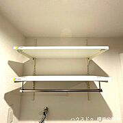洗濯機置場の上部に棚を設置しています。洗濯用品をストックしておけます。