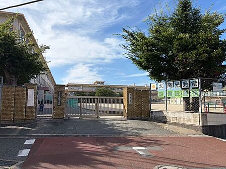 北九州市立日明小学校 890m