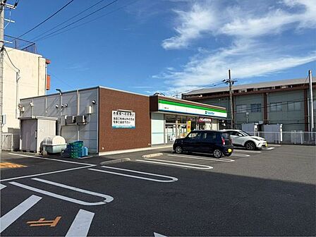 ファミリーマート 小倉緑ヶ丘店 820m