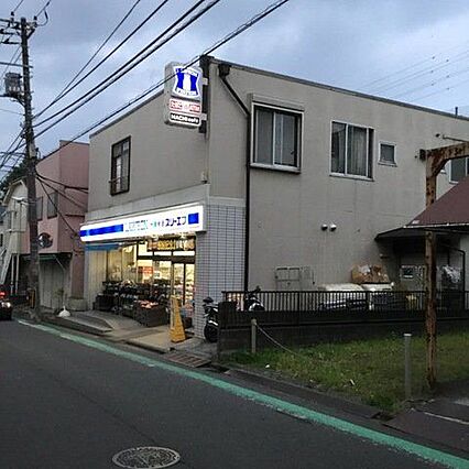 ローソン・スリ...