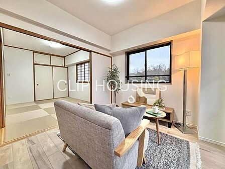 一日の中で多くの時間を過ごすことになる住まいだからこそ、いつも穏やかな空間であるように心掛けています。構成する建材などへの配慮が、住まう方の健康を守ります。