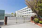 横浜市立中沢小学校 徒歩9分。 680m