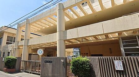 横浜市立日枝小学校 徒歩3分。 190m