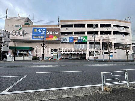 ハックドラッグ片倉コープ店 徒歩9分。 650m