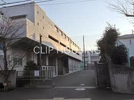 横浜市立岩崎中学校 徒歩11分。 870m