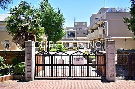 横浜市立大岡小学校 徒歩7分。 510m
