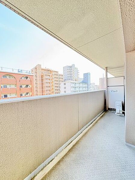 5階と6階の両方に広々としたバルコニーを配置!日当たり・風通りともに良好で、毎日の洗濯物や布団も一度にカラッと気持ちよく乾きます。階層ごとに用途を分けて使えるのも、この物件ならではの魅力です。