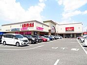 スーパーマーケットバロー 鳴海店営業時間　10時～20時　日曜日は、9時半～20時・あかのれん、パン屋、美容院、花屋、クリーニング店　兼用 660m