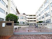 名古屋市立左京山中学校近くには自然豊かな大高緑地公園があります。「学びあい 助けあい〜仲間とともに 輝く未来へ〜」をテーマに、共に安心して生活できる集団づくりと学習の基礎基本の定着を重点目標に…