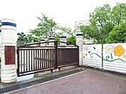 名古屋市立東丘小学校・学校教育の努力目標「なかまと学び　夢を創る」・教育目標「思いやりのある、温かい学校」・目指す子ども像「人を大切に」「物を大切に」「夢を大切に」 590m