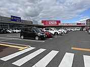 マックスバリュ大府店【24時間営業】　【駐車場】376台　【テナント】うどん・そば、100円ショップ、インテリア、美容、理美容、クリーニング、保険代理店、薬局、焼き物、ピザ 1360m