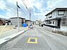 その他：幅員約9m前面道路：開放的で圧迫感がない道幅。距離があるため火災時の炎症リスクも低減されます