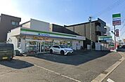 ファミリーマート大高店【スローガンは「Fun＆Fresh」。驚きやワクワク感を与えるべく、商品改革に取り組んでいる。（電子マネー利用可　ＡＴＭあり　ネット通販あり）Vポイントサービスあり。】 440m